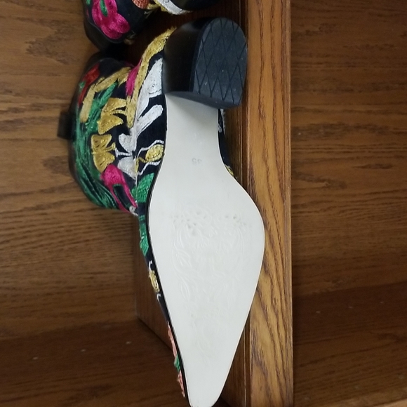 Boots - Picture 4 of 7